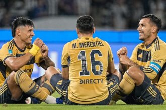 Merentiel, Bareiro y Paredes celebran un gol en un festejo que refleja el potencial ofensivo y la jerarquía de Boca en la Copa Libertadores. Foto: archivo.