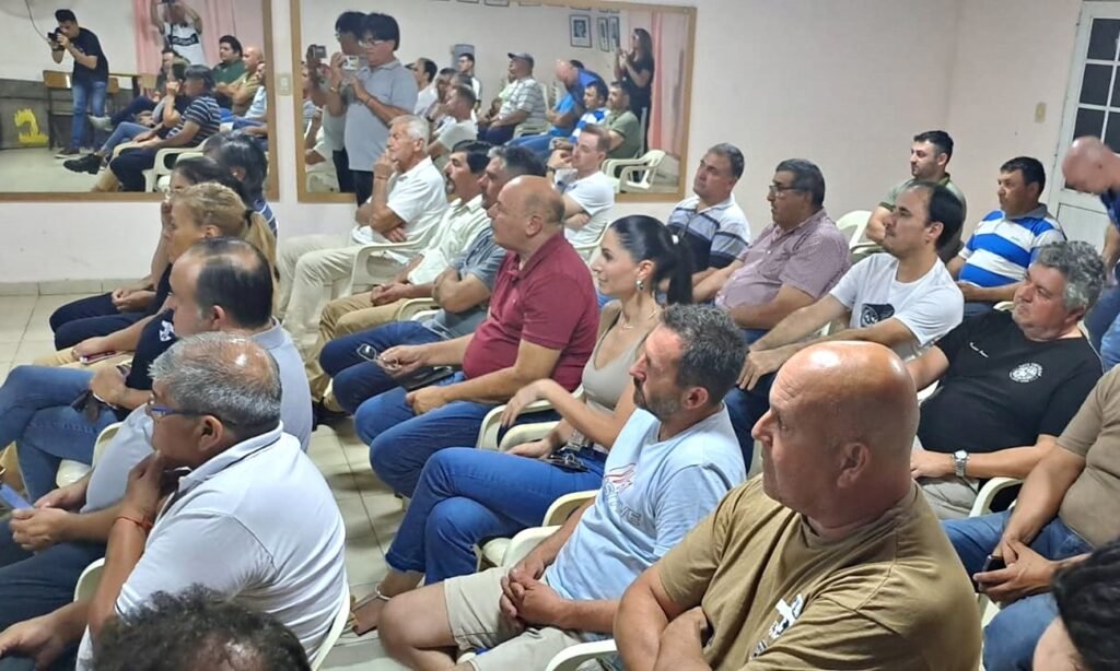 Asistentes y dirigentes deportivos participaron de la presentación del Manual de Clubes, un encuentro orientado a fortalecer la gestión institucional en la región.