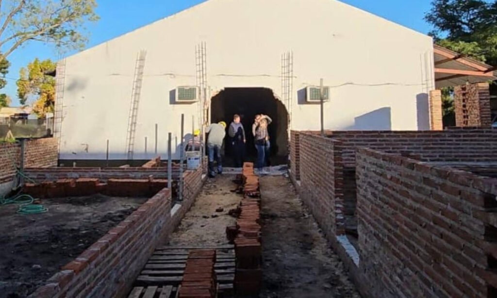 Los trabajos de ampliación del SAMCo de Gobernador Crespo avanzan con nuevos consultorios, espacios de rehabilitación y mejoras integrales en el edificio.