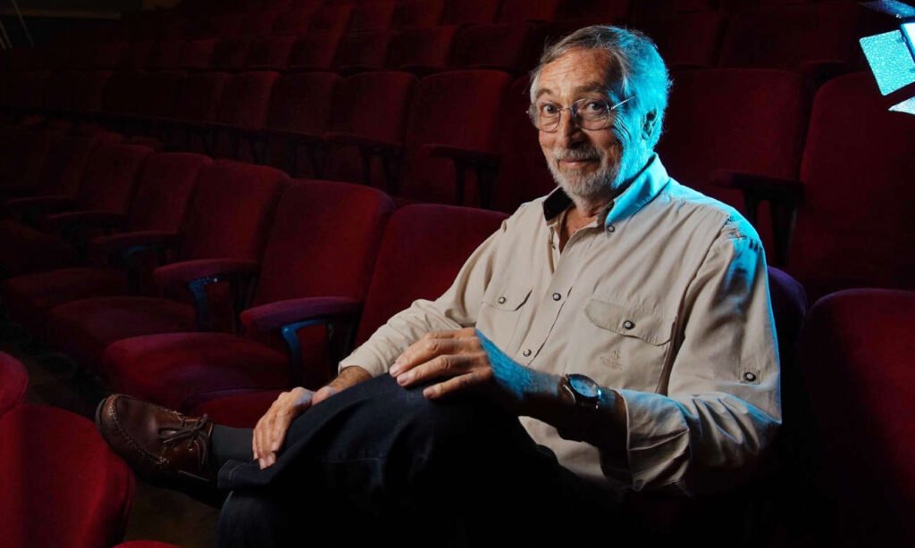 Retrato de Luis Brandoni en una aparición pública, reflejo de su extensa trayectoria en la cultura argentina. Foto de archivo.