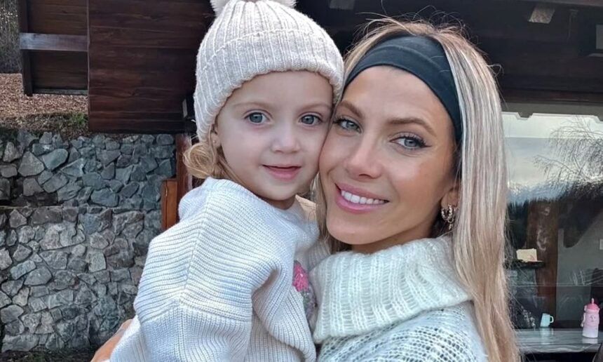 Cande Ruggeri junto a su hija Vita en una imagen familiar compartida en redes sociales.