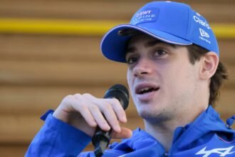Franco Colapinto durante una actividad oficial vinculada al automovilismo internacional. Foto de archivo.