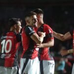 Festejo sabalero: los jugadores de Club Atlético Colón celebran uno de los goles en la victoria ante San Miguel. Foto: Gentileza.
