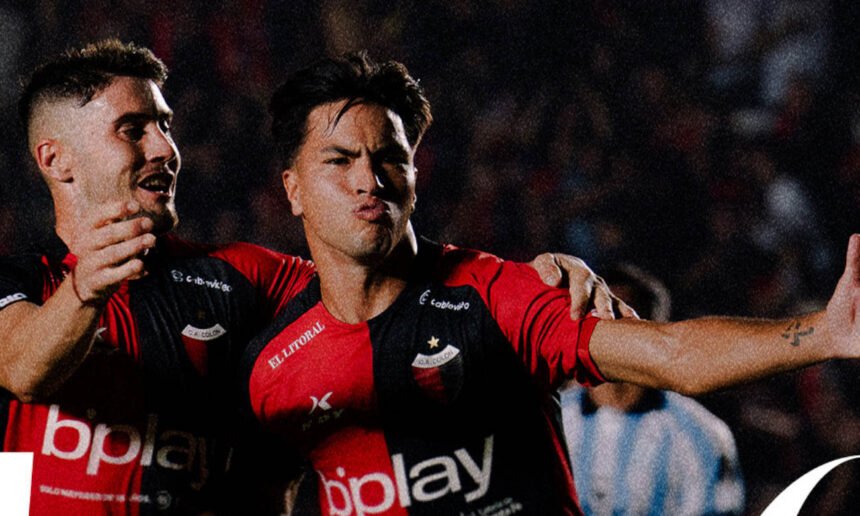 Ignacio Lago desata el festejo en el Brigadier López: el referente sabalero celebra un gol que enciende a todo Colón. Foto: Gentileza.