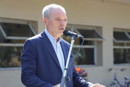 El intendente Elvio Omar Cotterli durante una actividad institucional en la ciudad de Laguna Paiva. Foto de archivo.