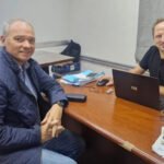 El intendente Elvio Omar Cotterli se reúne con el secretario provincial Lucas Crivelli para avanzar en proyectos de acceso a lotes y urbanización en Laguna Paiva. Foto: Prensa Municipalidad de Laguna Paiva.