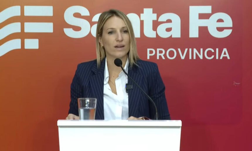 Virginia Coudannes, vocera del Gobierno de Santa Fe, en una intervención oficial. Foto: archivo.