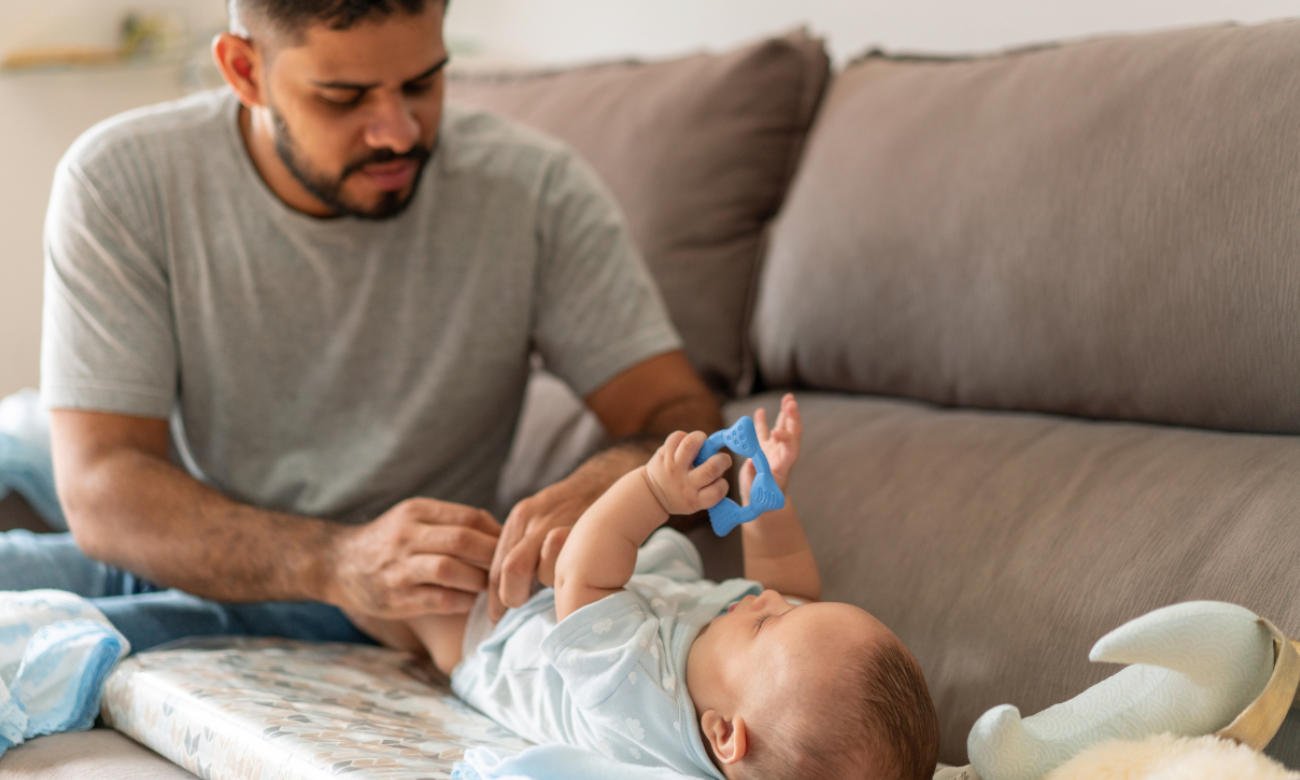 Cuidado e higiene de bebés en sus primeros meses de vida. Foto de archivo.