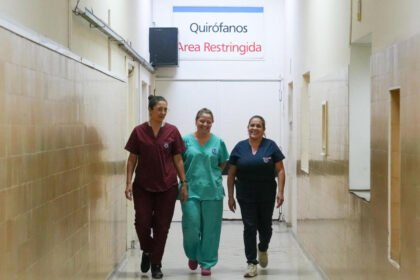 Profesionales de la salud del Hospital Cullen trabajan en la consolidación del servicio de cirugía cardiovascular, fortaleciendo la atención pública en Santa Fe.