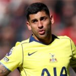 Cristian Romero, estandarte de la defensa argentina y referente del Tottenham Hotspur.