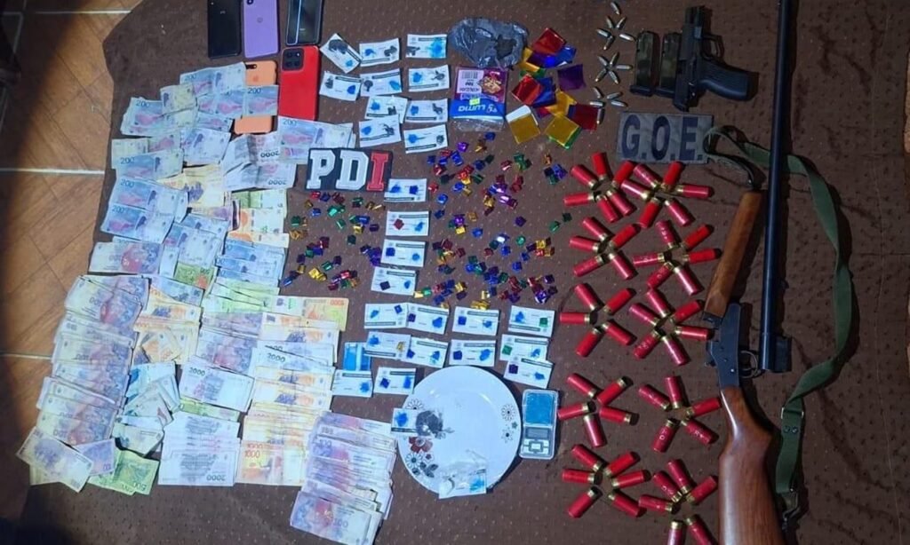 Material incautado en un operativo de la PDI en Santa Fe, en el marco de una investigación por infracción a la Ley de Estupefacientes.
