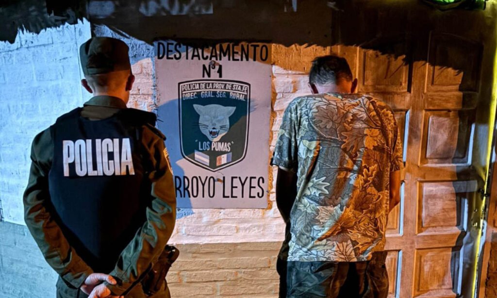 Hombre aprehendido por personal de Los Pumas tras ser identificado con un arma de fuego sin documentación en zona de islas. Foto de archivo.