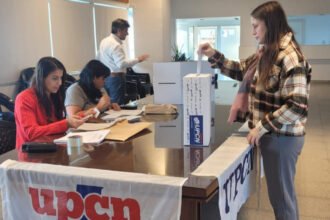 Jornada electoral en UPCN Santa Fe: trabajadores y trabajadoras participan de la votación realizada el 9 de abril en organismos públicos provinciales. Foto: Prensa UPCN