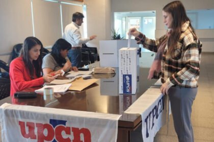 Jornada electoral en UPCN Santa Fe: trabajadores y trabajadoras participan de la votación realizada el 9 de abril en organismos públicos provinciales. Foto: Prensa UPCN