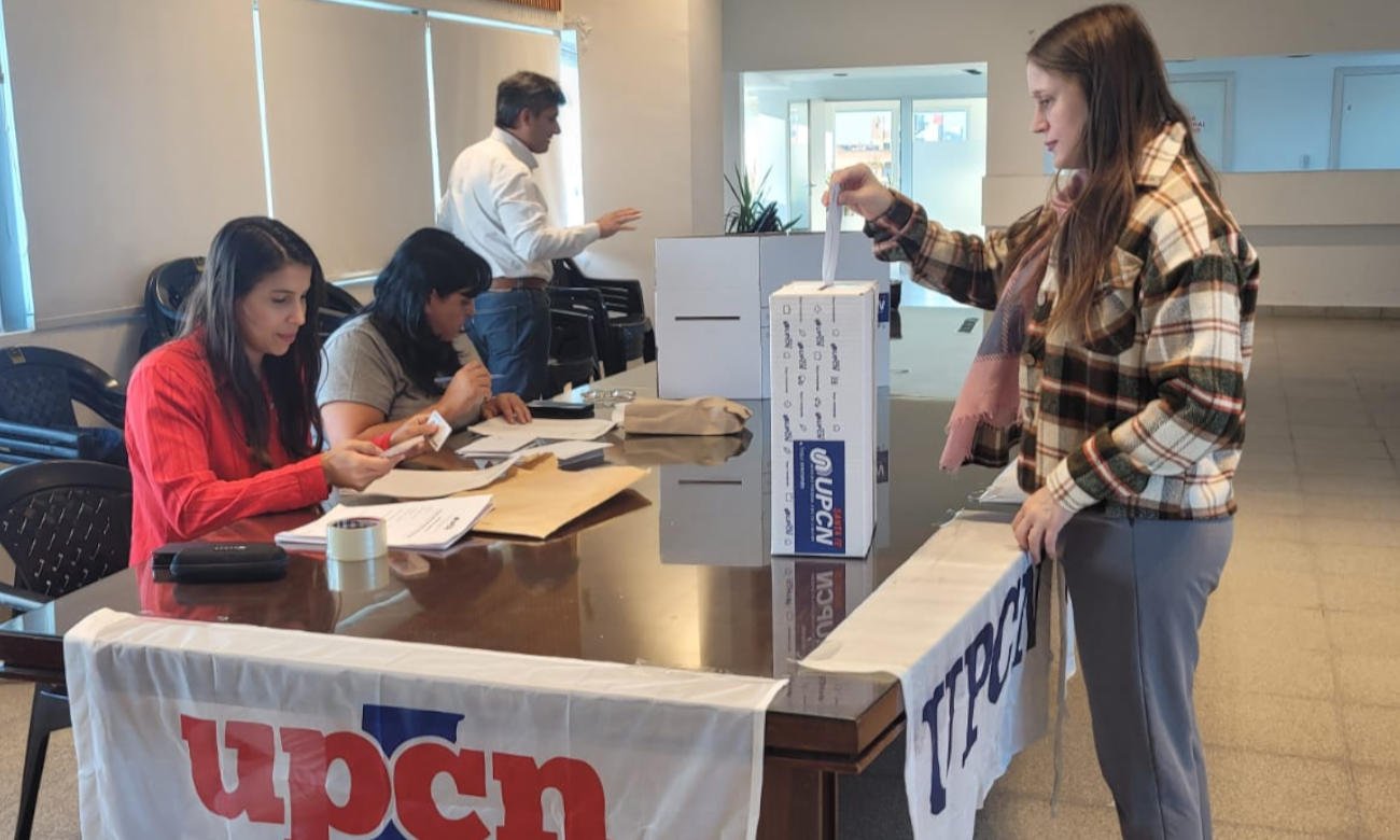 Jornada electoral en UPCN Santa Fe: trabajadores y trabajadoras participan de la votación realizada el 9 de abril en organismos públicos provinciales. Foto: Prensa UPCN