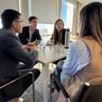 El intendente de San José del Rincón, Andrés Soperez; la presidenta de la EPE, Anahí Rodríguez; y el senador por el departamento La Capital, Julio 'Paco' Garibaldi, durante una reunión de coordinación por las obras de modernización del tendido eléctrico en la región.