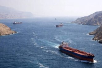 Vista del estrecho de Ormuz, corredor marítimo estratégico para el comercio global de petróleo y gas. Foto de archivo.