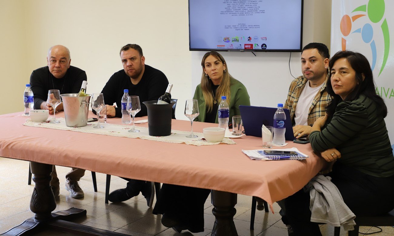 Presentación oficial de la Expo Vinos y Sabores en el Palacio Municipal de Laguna Paiva.
