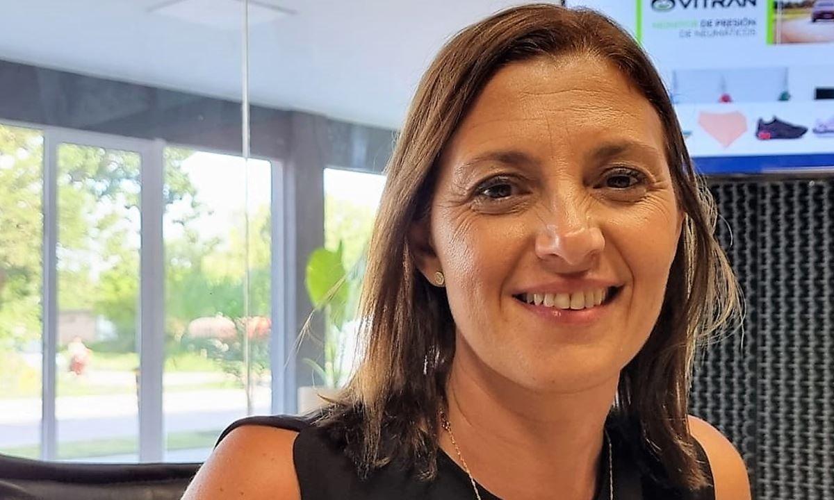 Betina Florito, dirigente política santafesina con trayectoria en el ámbito legislativo y educativo, en una actividad pública en la ciudad de Santa Fe. Foto: archivo.