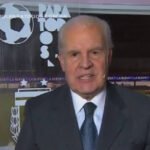 Julio Ricardo durante su etapa en Fútbol para Todos, donde consolidó su estilo analítico y su impronta en las transmisiones del fútbol argentino. Foto: archivo.