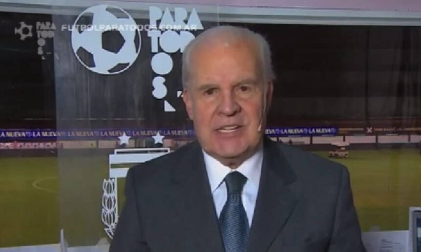 Julio Ricardo durante su etapa en Fútbol para Todos, donde consolidó su estilo analítico y su impronta en las transmisiones del fútbol argentino. Foto: archivo.