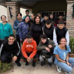 Jóvenes participantes del programa Nueva Oportunidad durante el acto de cierre en Laguna Paiva, tras completar su capacitación en reparación de electrodomésticos. Foto: Prensa Municipalidad de Laguna Paiva.