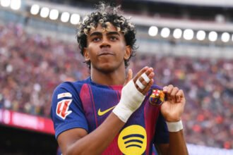 Lamine Yamal en acción con la camiseta del Barcelona durante un partido oficial. Foto de archivo