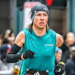 Jorge “Loco” Larry durante una competencia de fondo, reflejando su constancia y pasión por el running.