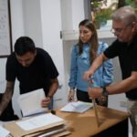 Acto de apertura de sobres de la licitación para la compra de maquinaria vial en la sede de Vialidad Provincial de Santa Fe. Foto de arc