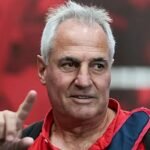 Leonardo Madelón en su rol como director técnico de Unión de Santa Fe, en una imagen de archivo representativa de su etapa al frente del equipo rojiblanco.