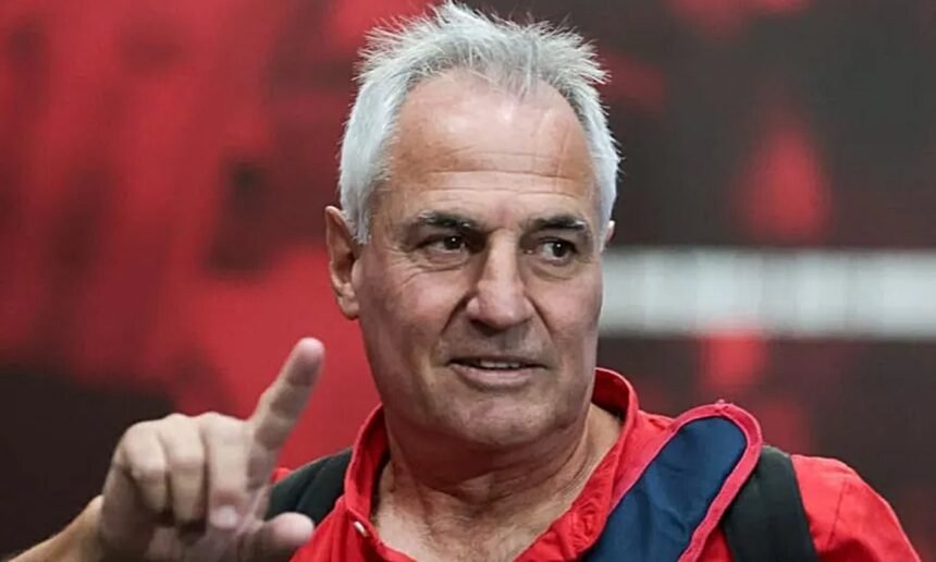 Leonardo Madelón en su rol como director técnico de Unión de Santa Fe, en una imagen de archivo representativa de su etapa al frente del equipo rojiblanco.