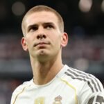 Franco Mastantuono con la camiseta del Real Madrid durante un partido oficial en el estadio Santiago Bernabéu. Foto de archivo.