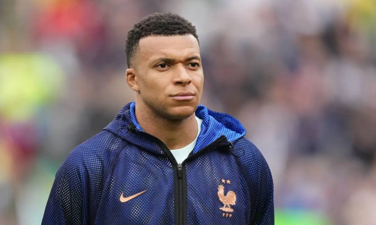 Kylian Mbappé con la camiseta de la selección de Francia durante un partido oficial, en una imagen de archivo.