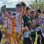 Felipe Michlig junto a equipos participantes en una jornada deportiva en Suardi, fortaleciendo el acompañamiento a los clubes locales.