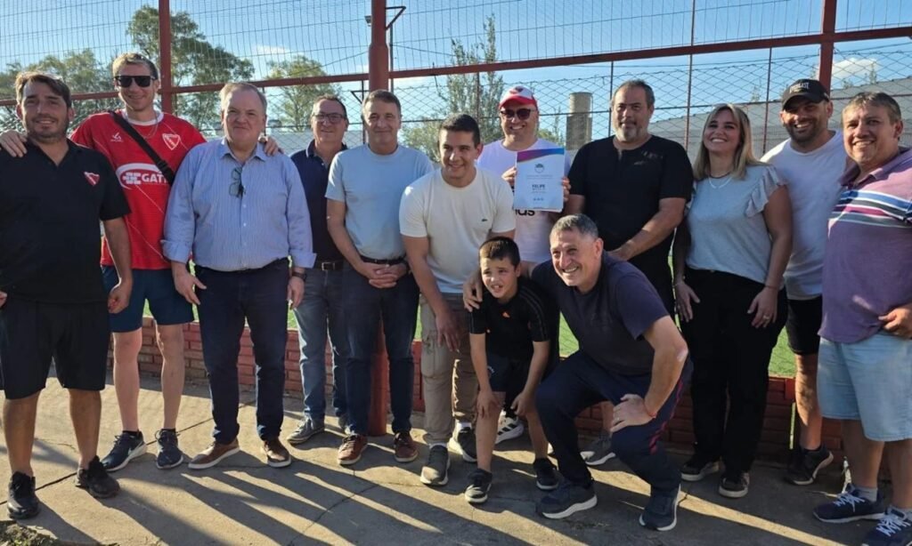 Actividad deportiva en Suardi con participación de autoridades y acompañamiento a clubes locales.