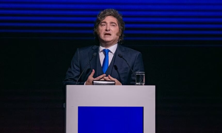 El presidente Javier Milei durante una exposición oficial, en la que abordó la situación económica del país y defendió el rumbo de su política monetaria y fiscal. Foto: archivo.