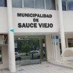 Fachada de la Municipalidad de Sauce Viejo, en una imagen de archivo que ilustra la actividad institucional local.