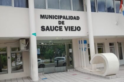 Fachada de la Municipalidad de Sauce Viejo, en una imagen de archivo que ilustra la actividad institucional local.