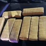 Ocho panes de material estupefaciente fueron secuestrados durante el operativo realizado por el Comando Radioeléctrico en el norte de la ciudad. Foto: Prensa Policía