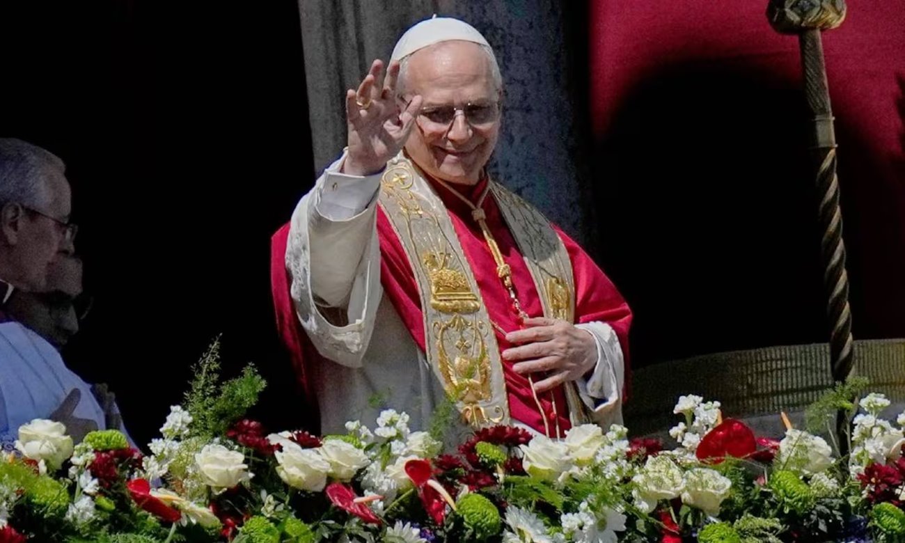 El papa León XIV durante la celebración de la Misa de Pascua en la Plaza de San Pedro del Vaticano.