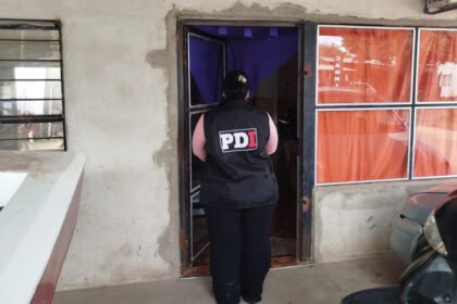 Vivienda del norte de la ciudad de Santa Fe donde la PDI llevó adelante el allanamiento en el marco de una causa judicial. Foto: Prensa PDI