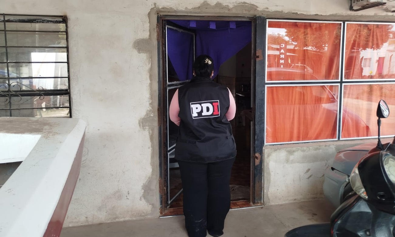 Vivienda del norte de la ciudad de Santa Fe donde la PDI llevó adelante el allanamiento en el marco de una causa judicial. Foto: Prensa PDI