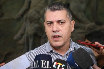 Fernando Peverengo, director de Seguridad en Eventos Masivos, brinda declaraciones sobre operativos y medidas en el fútbol. Foto de archivo.