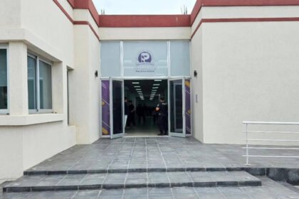 Vista del nuevo sector del Polo Educativo inaugurado por el intendente Carlos De Grandis en Puerto General San Martín, en el marco de la ampliación de la infraestructura educativa local.