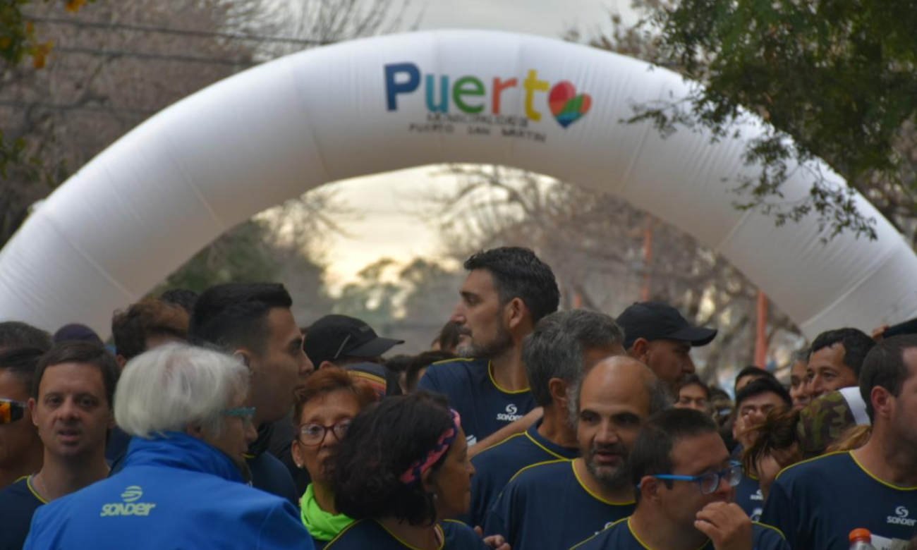 Corredores participan de la Maratón Batalla Punta Quebracho 2025 en Puerto General San Martín, una competencia que convoca a atletas de élite y aficionados. Foto de archivo.