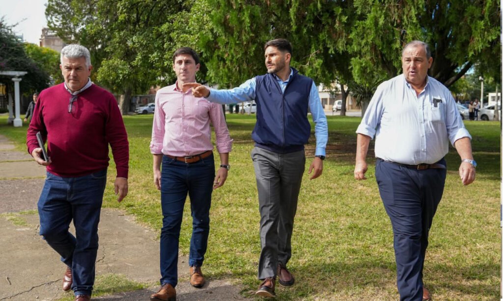 Funcionarios provinciales y municipales recorrieron los sectores donde se ejecutarán las obras de renovación urbana en la ciudad de Santa Fe.