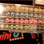 Bolilleros del Quini 6 en pleno sorteo, donde el azar define a los nuevos ganadores. Foto: archivo.