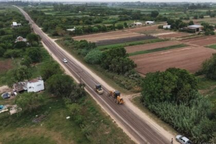 Trabajos de limpieza y mantenimiento en el sistema de defensas hídricas de la ciudad de Santa Fe para prevenir anegamientos.