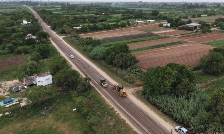Trabajos de limpieza y mantenimiento en el sistema de defensas hídricas de la ciudad de Santa Fe para prevenir anegamientos.