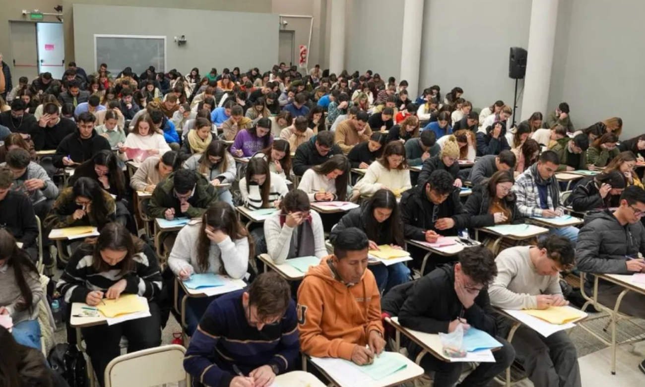 Médicos residentes durante su formación en el sistema de salud público. Foto: archivo.